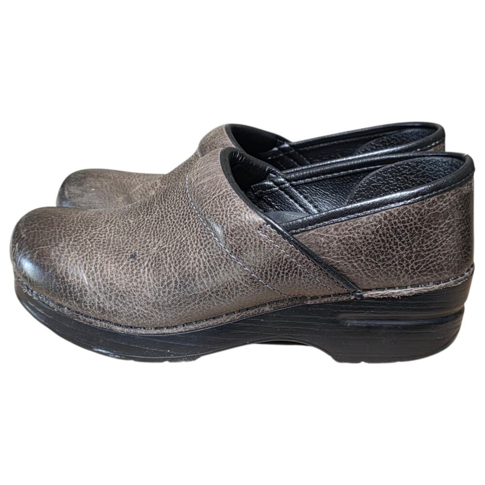 Dansko Womens 7.5 38 Brown Distressed Leather Professional Clogs Slip On Comfort